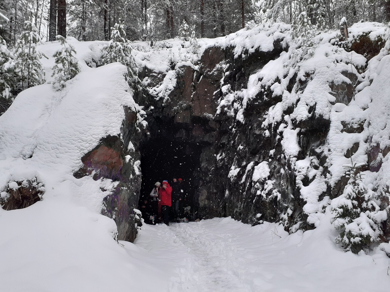 Медвежьегорск (Карелия). Таинственные подземелья в скалах. Финская крепость Кархумяки.